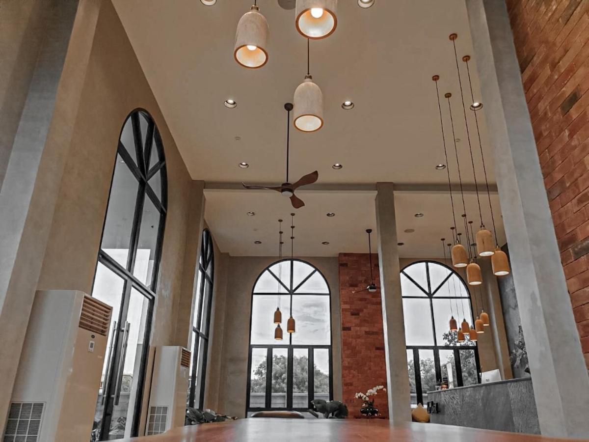Le Lert Hotel Ratchaburi Exterior foto
